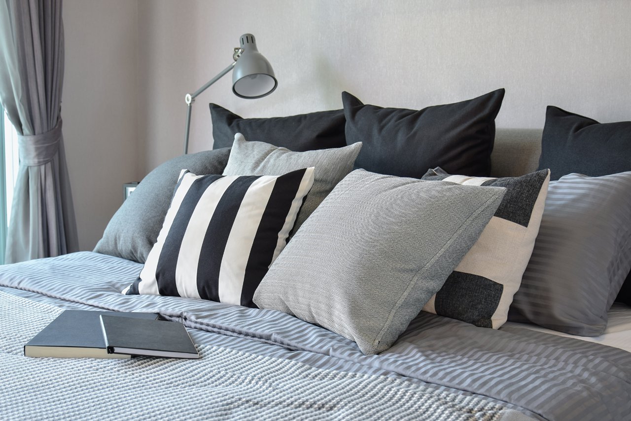 stylish-bedroom-interior-design-with-black-patterned-pillows-on